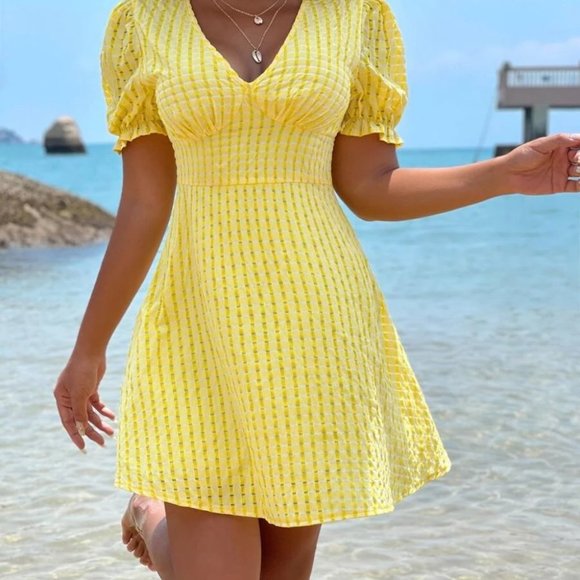 Yellow Puffed Sleeved Mini a-line ress - Picture 6 of 6